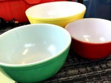 3-vintage Pyrex bowls