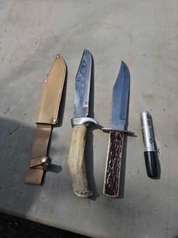 2 hunting knives and sheath