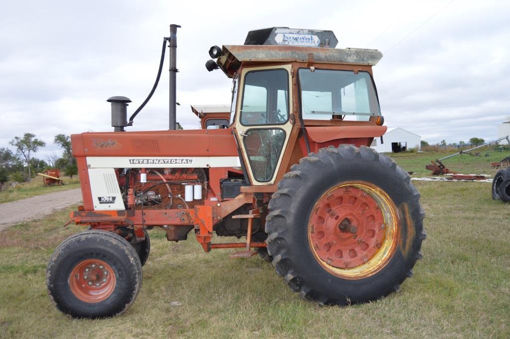 IH 1066 Tractor