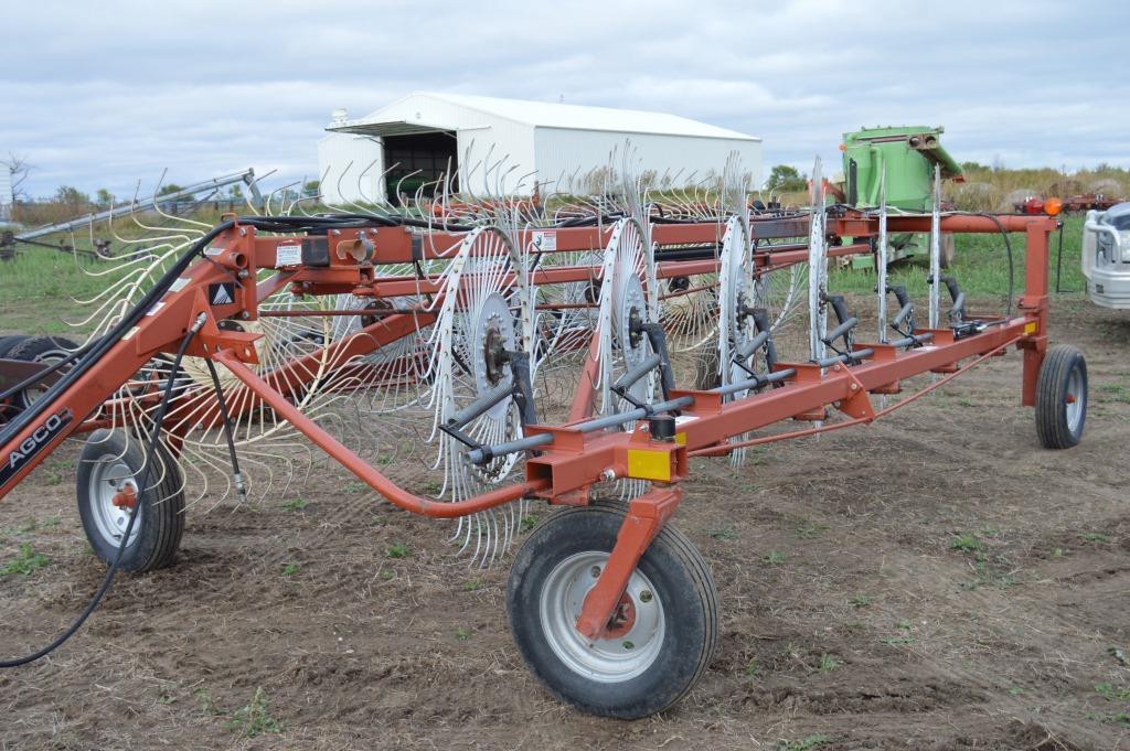 2010 Hesston 12 Wheel Rake