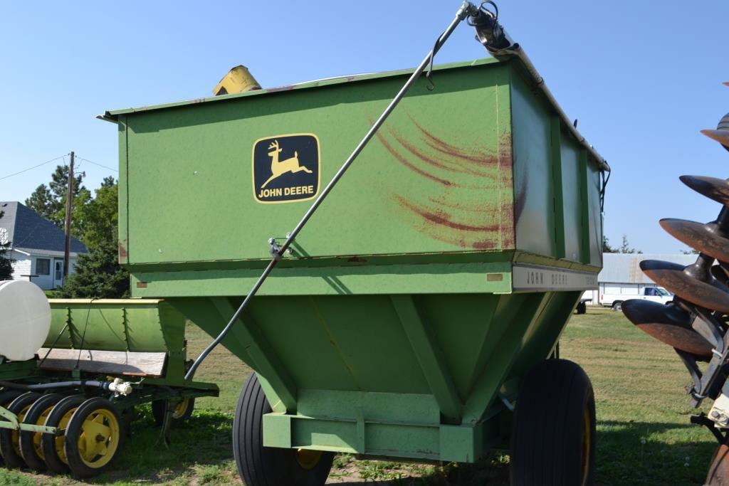 JD 1210 A 400 BU. Grain Cart