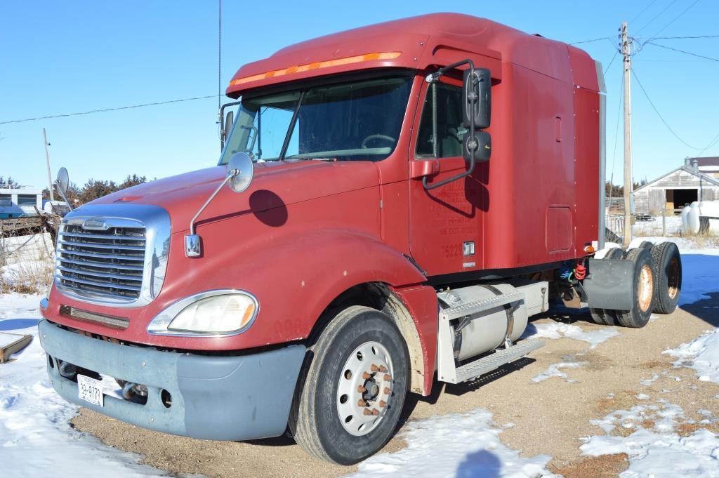 2003 Freightliner Columbia Truck