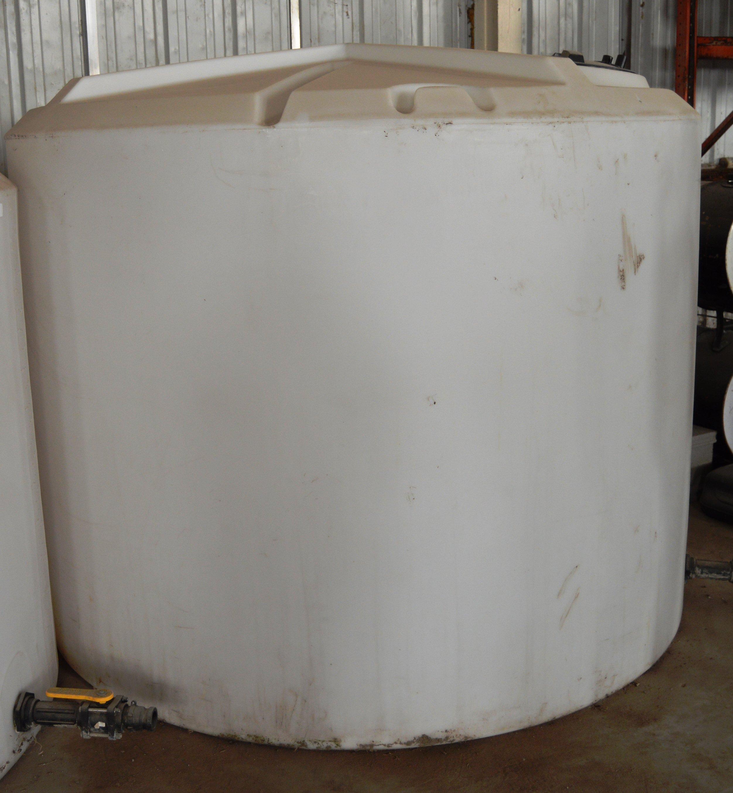 1,550 Gal Fertilizer Tank - white