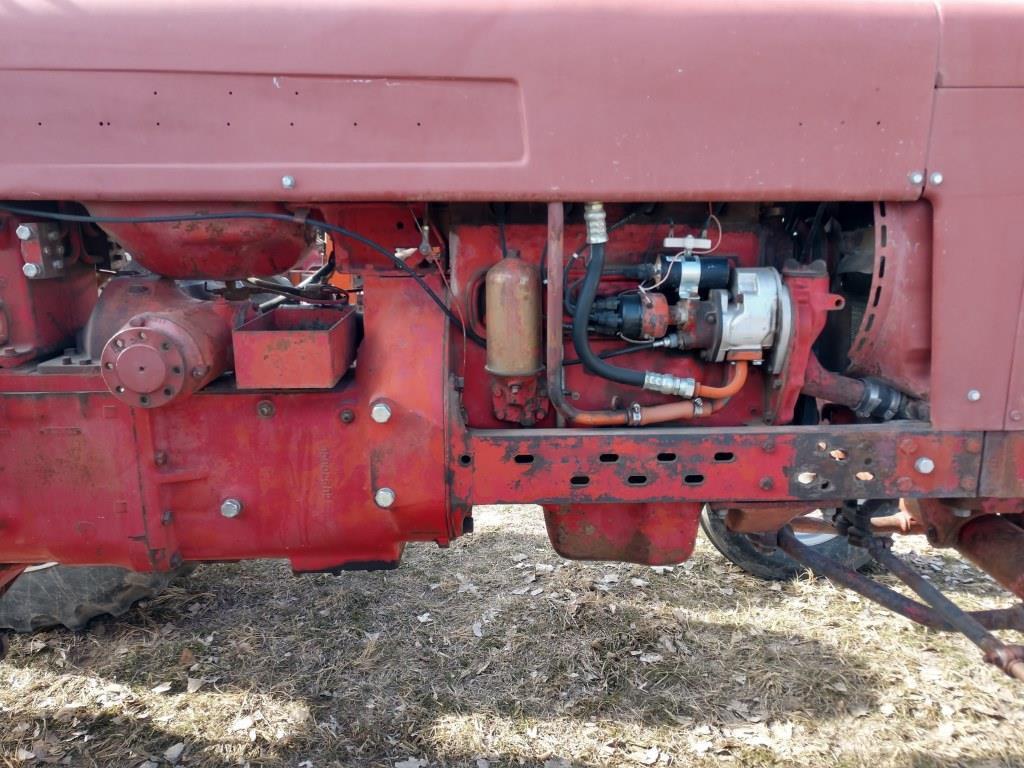 IH 400 Tractor, 2 Pt., PTO, 3 Hyd., Gas