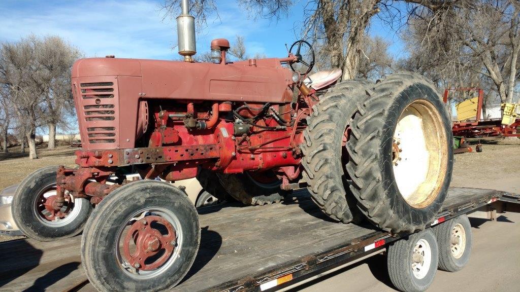 IH 400 Tractor, 2 Pt., PTO, 3 Hyd., Gas