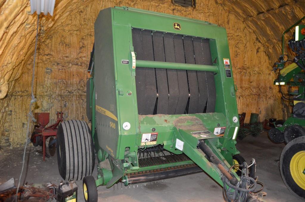 JD 568 Baler