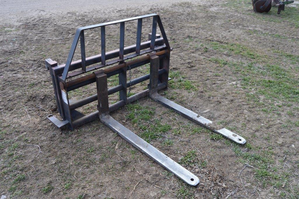 Woods/DuAl Pallet Forks, Fit Versatile Loader- Sold After Loader