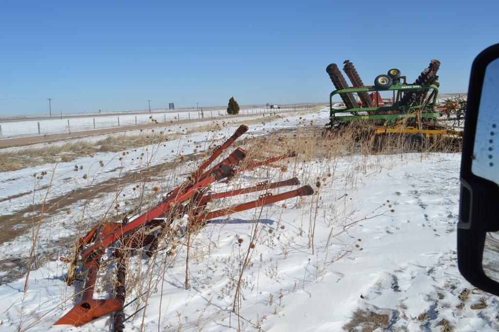 Melroe 550 Chisel Plow, 42 ft., points, sold with rear tine harrows.