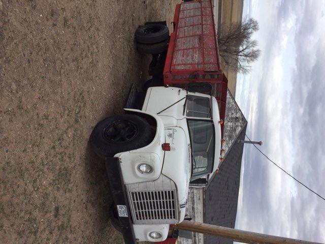 1970 Intl. Grain Truck