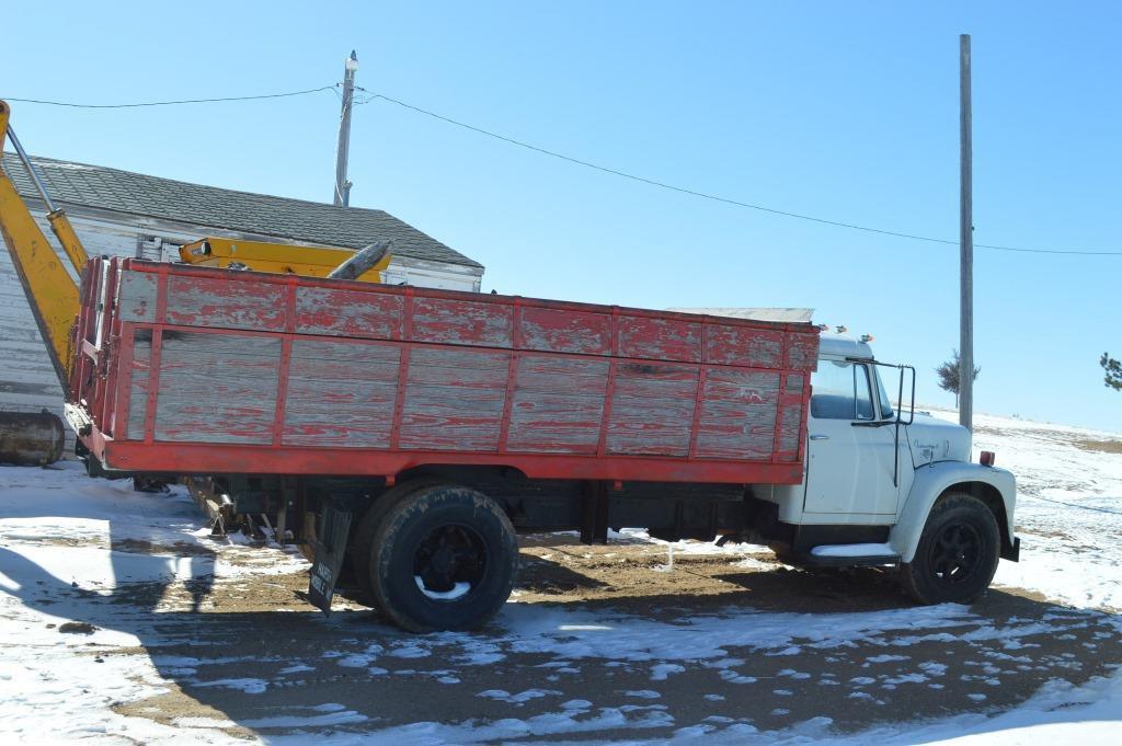 1970 Intl. Grain Truck