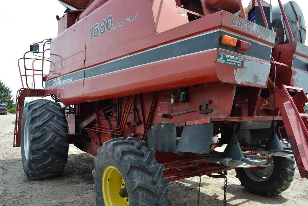 CIH 1680 Combine,