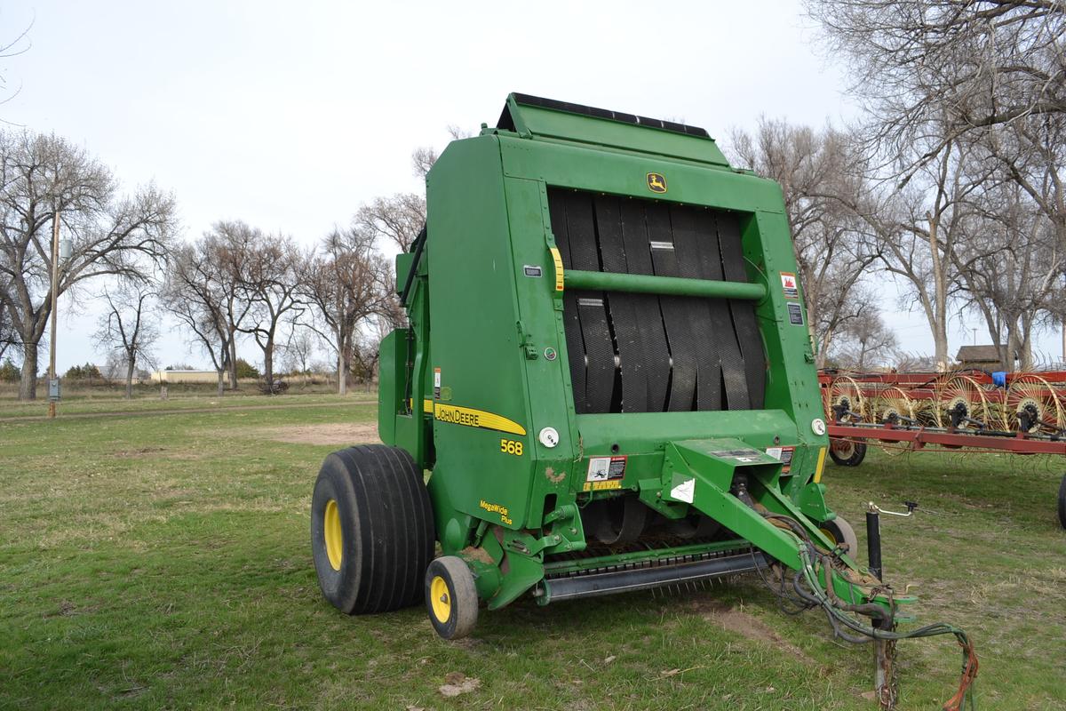 08 John Deere 568 Round Baler,