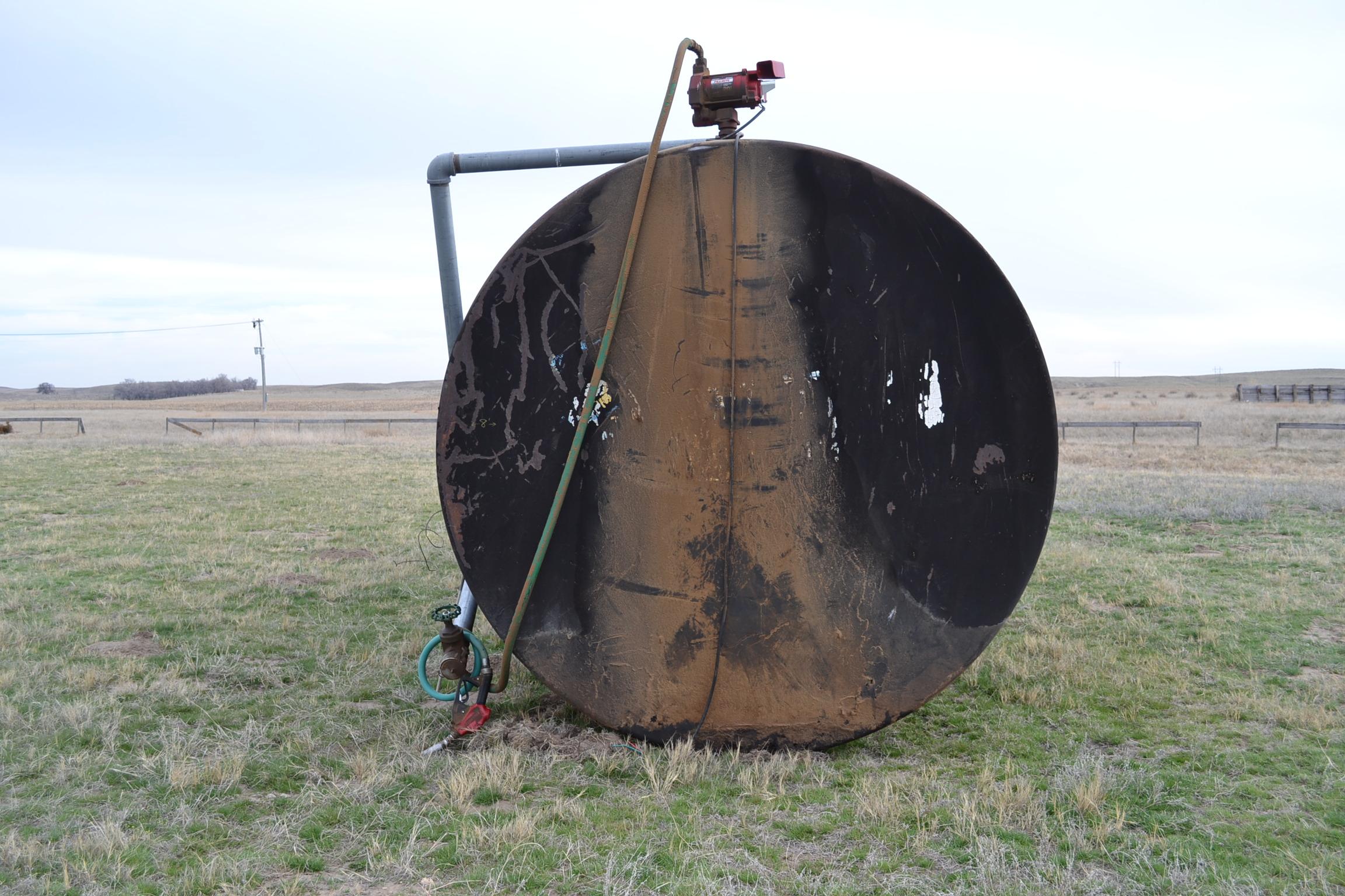 10,000 gallon Fuel Tank, horizontal w/ 110v Pump, good