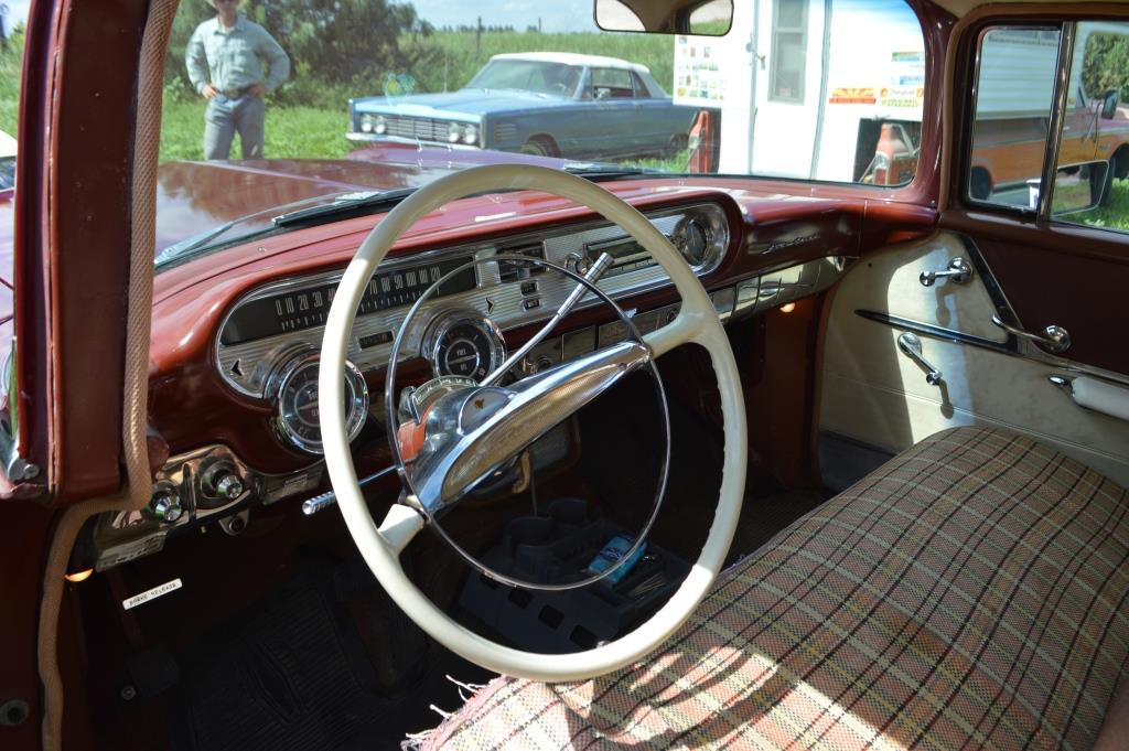 1957 Pontiac Star Chief, 4 Door