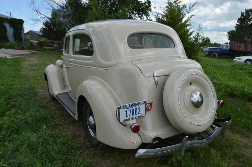 1936 Ford Deluxe 2 Door Sedan,