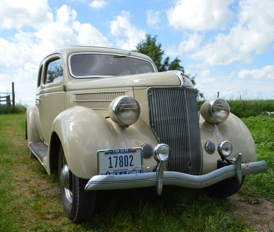 1936 Ford Deluxe 2 Door Sedan,