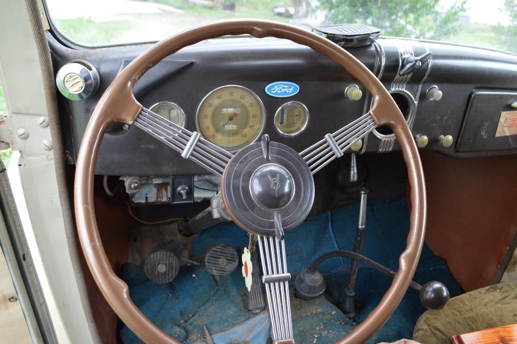 1936 Ford Deluxe 2 Door Sedan,