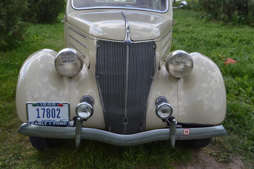 1936 Ford Deluxe 2 Door Sedan,