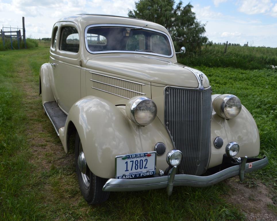 1936 Ford Deluxe 2 Door Sedan,