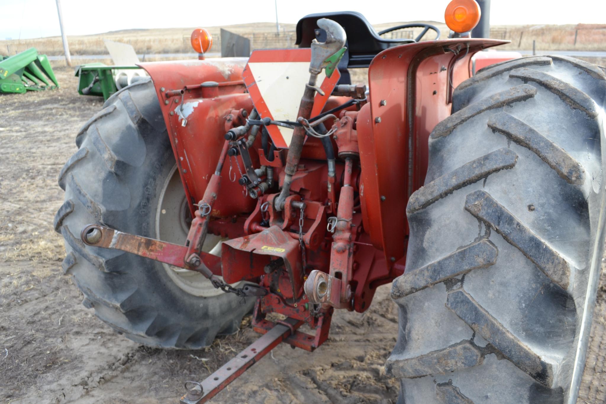 1979 IH 484 Tractor