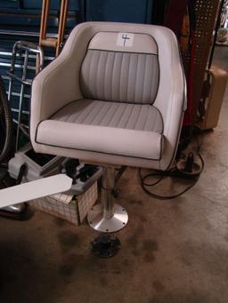 PONTOON PEDESTAL SEAT