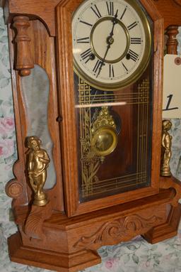 OAK MIRROR SIDE VINTAGE WOODEN MANTLE CLOCK W/ CHERUBS, PENDULUM