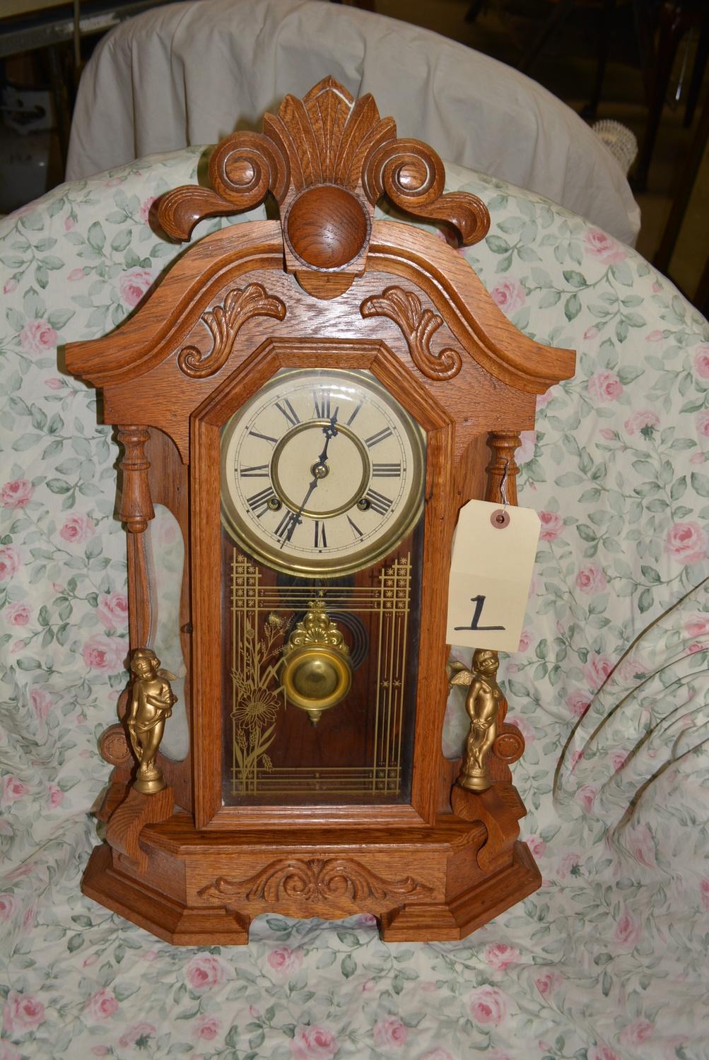 OAK MIRROR SIDE VINTAGE WOODEN MANTLE CLOCK W/ CHERUBS, PENDULUM