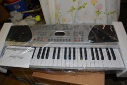 NEW IN BOX 54 Note Musical Keyboard