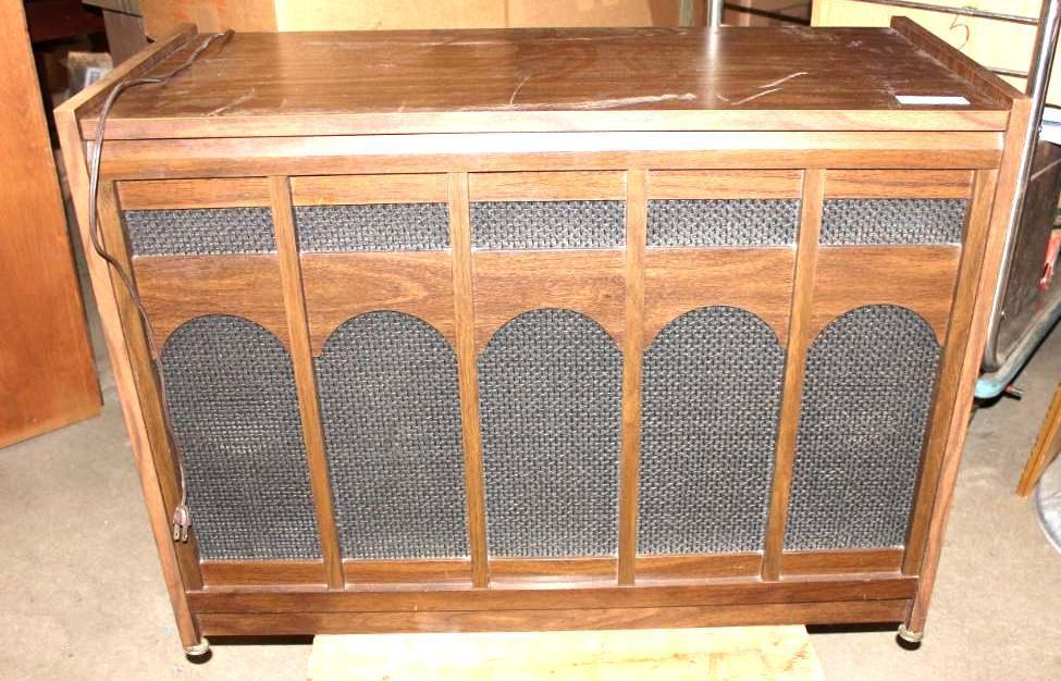 CONSOLE STEREO CABINET
