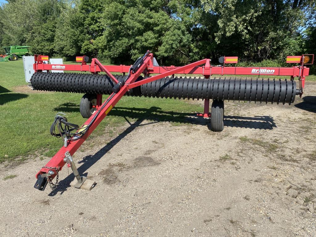 Brillion 15' Packer, Pull Type