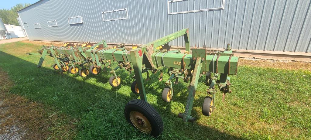 JD R.M. 8 Row 30" Cultivator