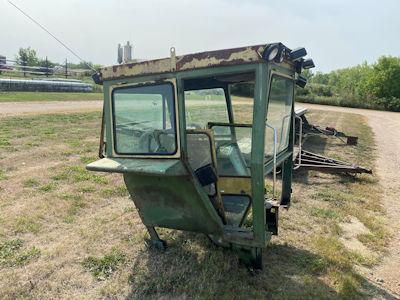 YEAR A ROUND TRACTOR CAB OFF JOHN DEERE 4020