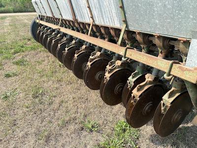 12 FT JOHN DEERE VAN BRUNT PULL TYPE GRAIN DRILL