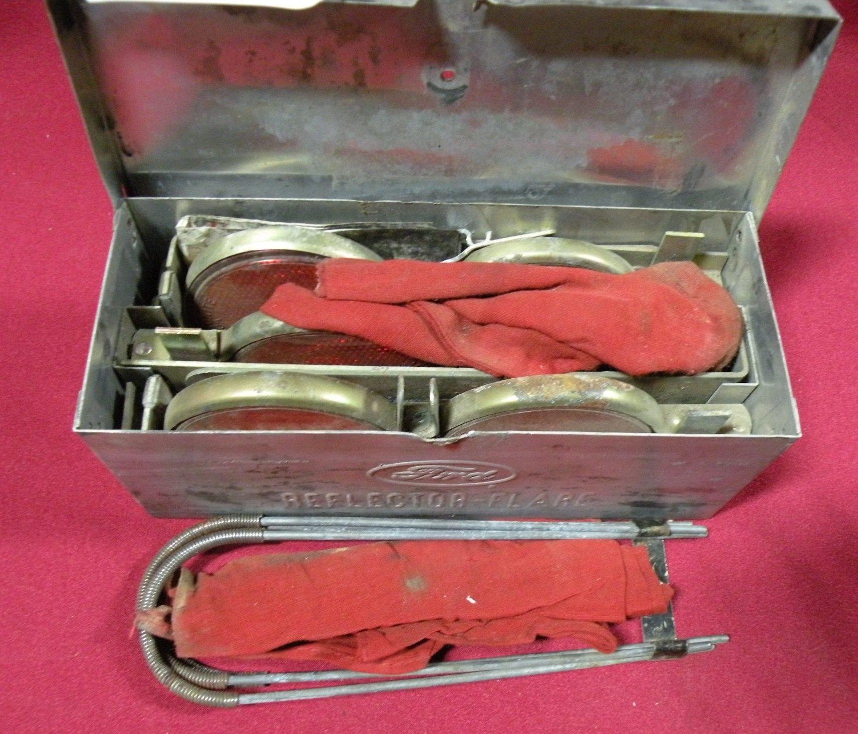 FORD REFLECTOR FLARE SET W/TIN CASE