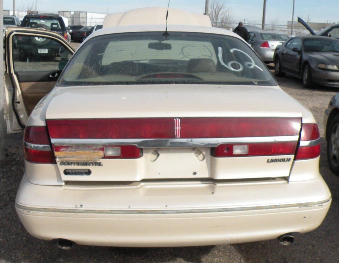 1995 LINCOLN CONTINETAL - CREAM