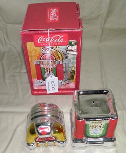 COCA COLA SAT/PEPPER SHAKER SET W/BOX