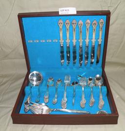 ASSORTED SILVER PLATE SILVERWARE IN LINED WOOD CASE