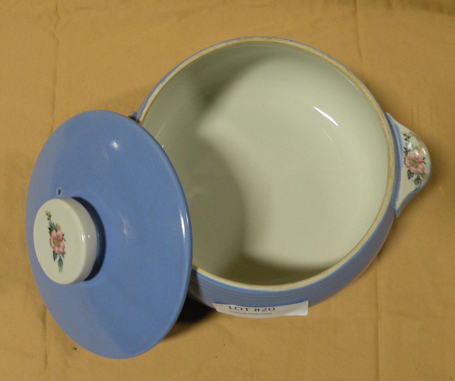 HALLS KITCHENWARE LIDDED DISH