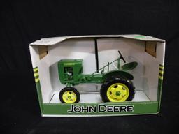 SPECCAST DIECAST 1/16 JOHN DEERE UNSTYLED L TOY TRACTOR W/BOX