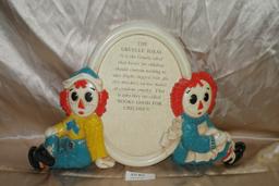1977 RAGGEDY ANN & ANDY PLASTIC PICTURE FRAME - THE GRUELLE IDEAL SAYING