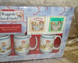 RAGGEDY ANN & ANDY MUG SET W/TEA - FACTORY SEALED