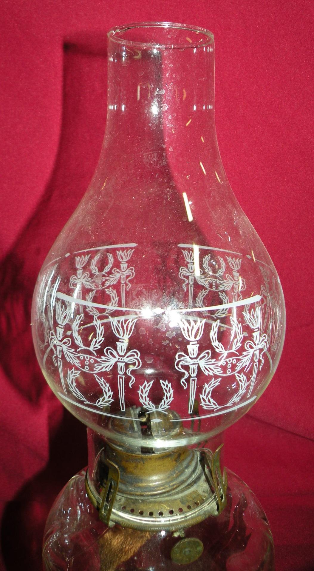 CLEAR GLASS OIL LAMP W/CHIMNEY