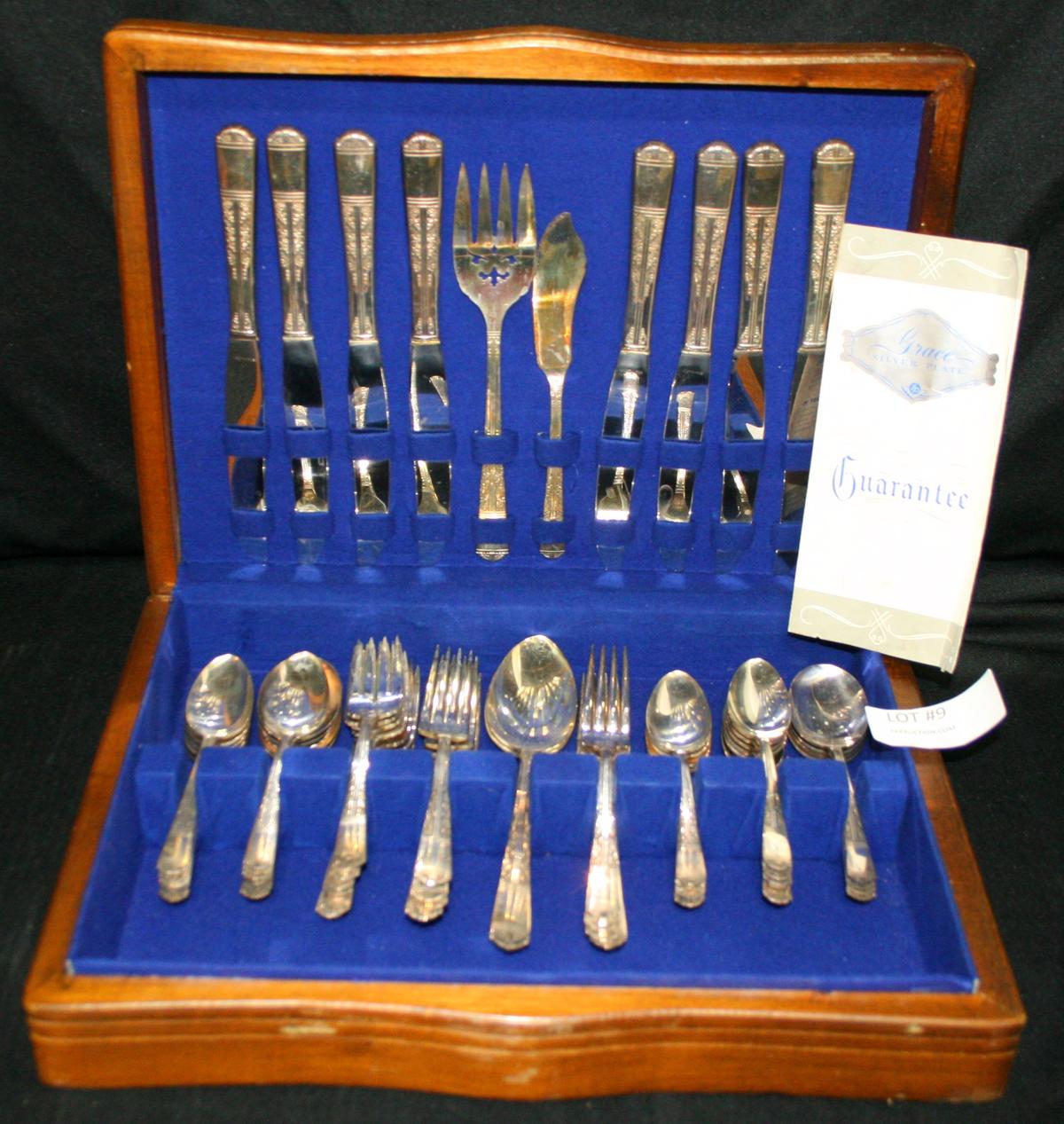 J.C. PENNEY CO. 8-PLACE SILVER PLATE SILVERWARE SET W/WOOD CASE