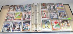 FOLDER W/APPROX. 160 ASSORTED BASEBALL TRADING CARDS