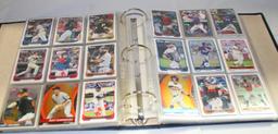 FOLDER W/APPROX. 160 ASSORTED BASEBALL TRADING CARDS