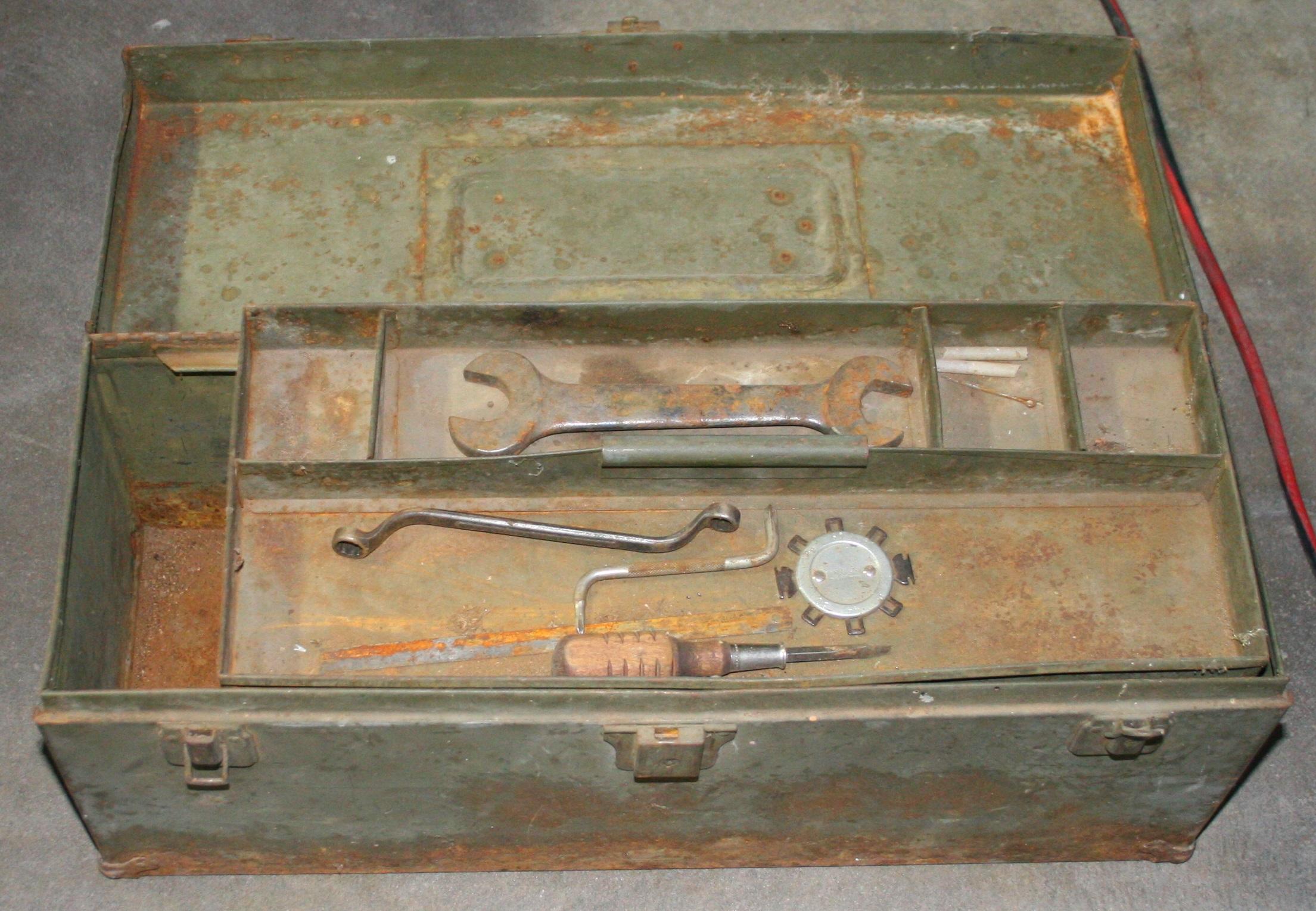 METAL TOOL BOX W/CONTENTS