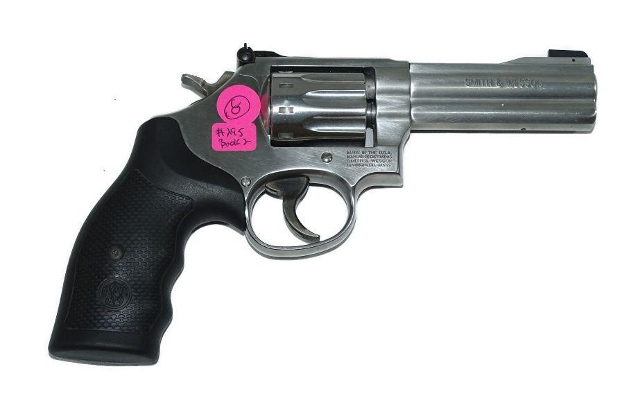 Smith & Wesson - Model: - 617-6 - .22 - revolver