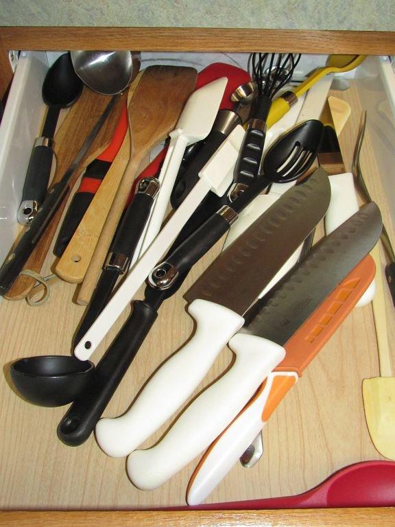 Contents of 2 Kitchen Drawers