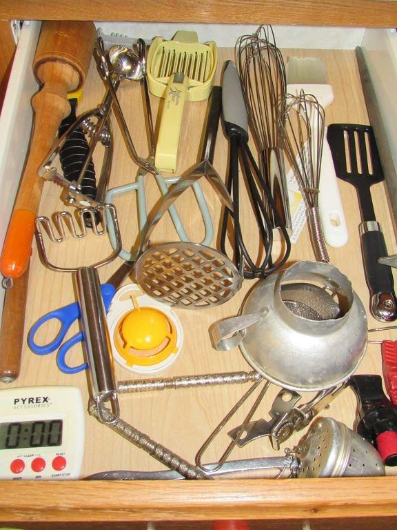 Contents of 2 Kitchen Drawers