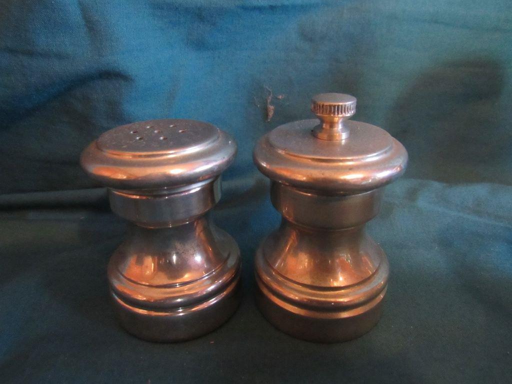 Salt/Pepper Shakers